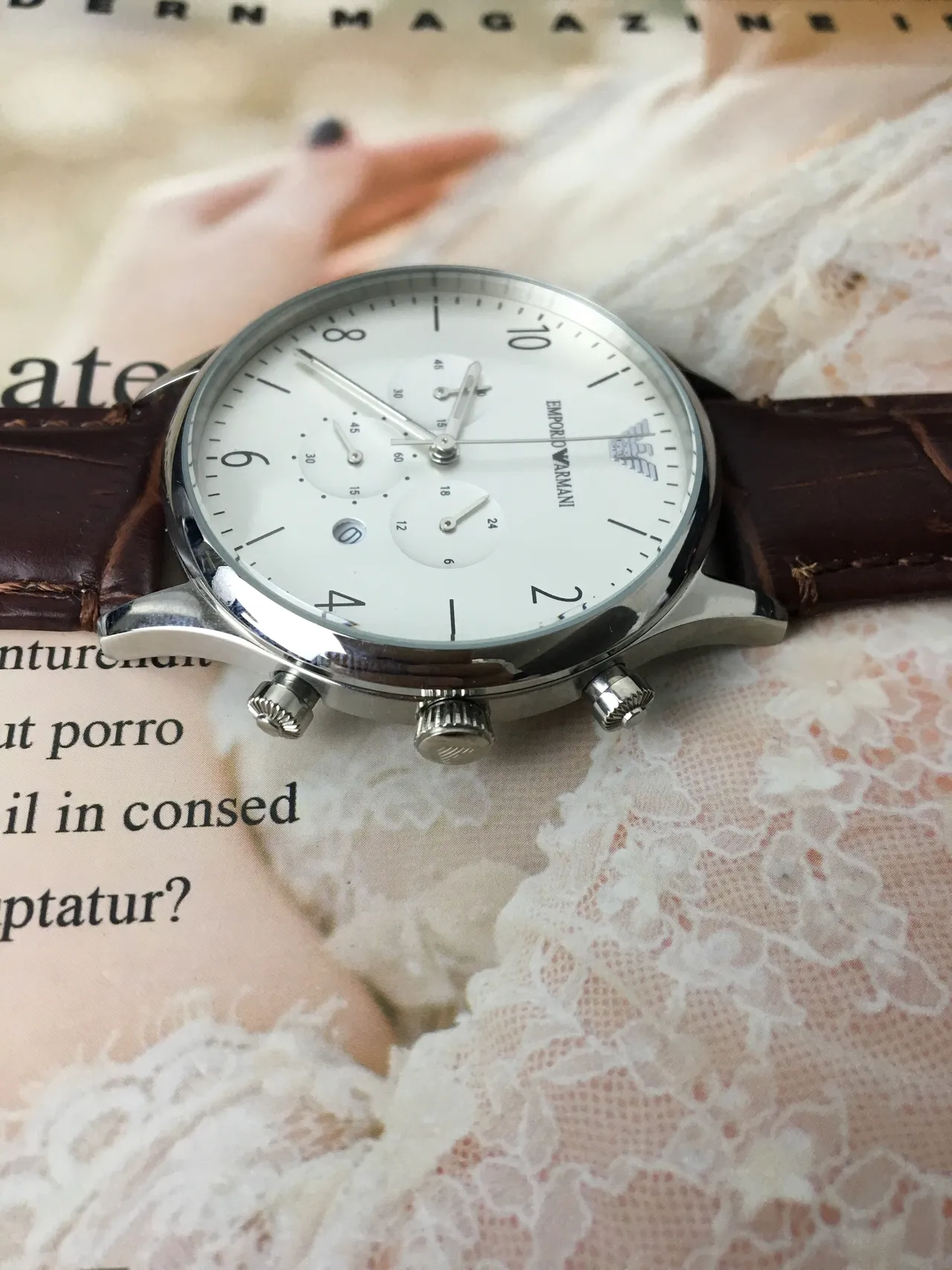 Emporio Armani Montre Chronographe Cadran Blanc Bracelet Cuir Marron Mécanique 7