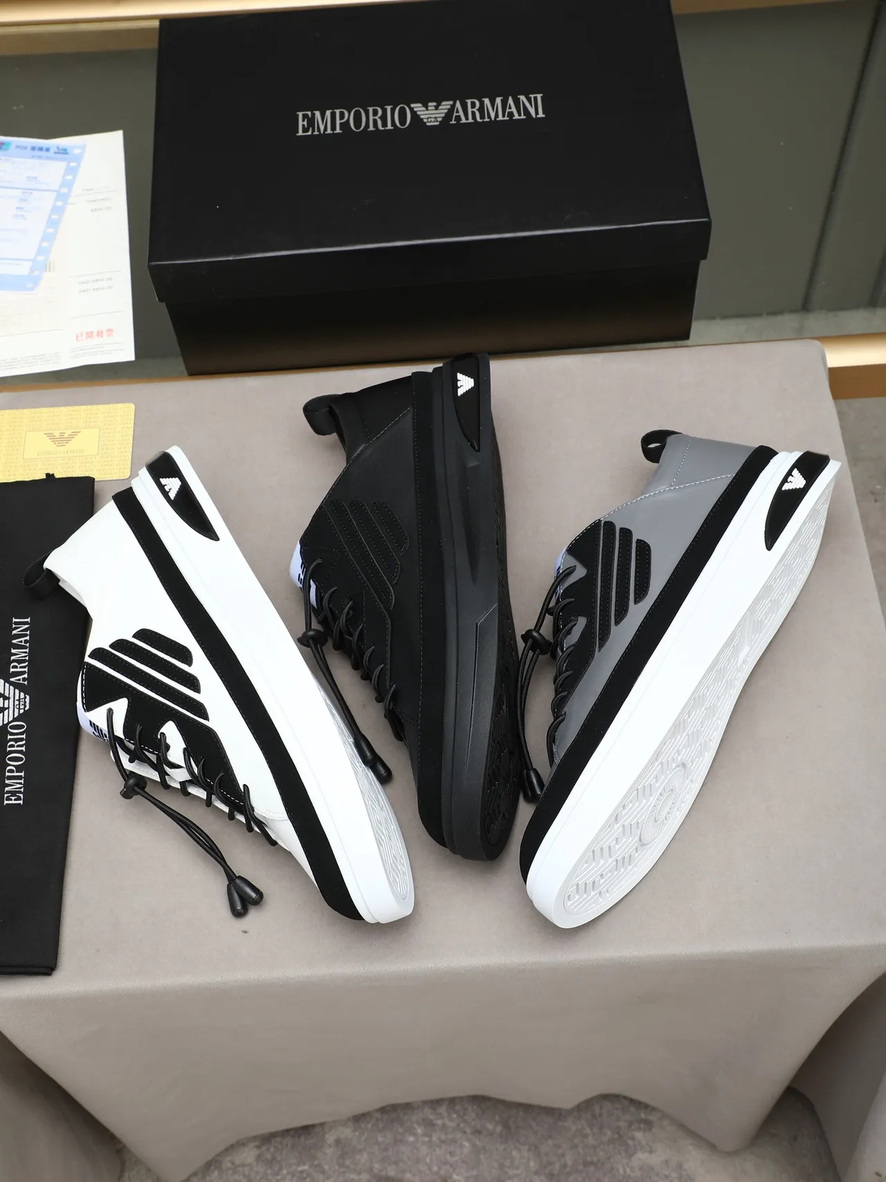 Emporio Armani Chaussures Lifestyle Gris et Noir Logo Aigle 2