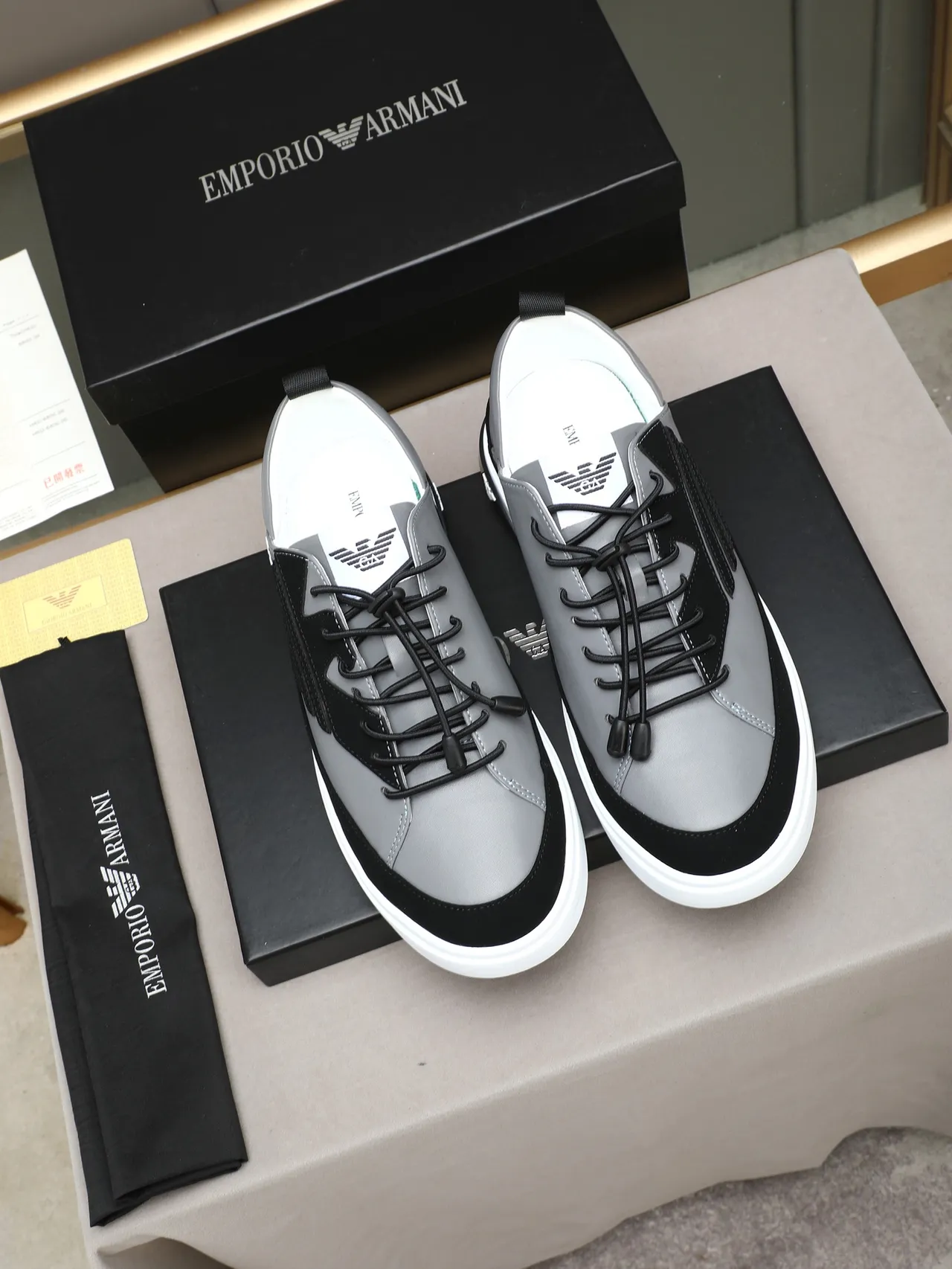 Emporio Armani Chaussures Lifestyle Gris et Noir Logo Aigle 3