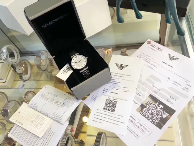 Emporio Armani Montre Quartz Cadran Acier Inoxidable Argent Blanc Pavé de Cristaux 2