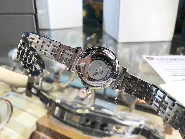 Emporio Armani Montre Quartz Cadran Acier Inoxidable Argent Blanc Pavé de Cristaux 5