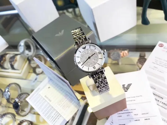Emporio Armani Montre Quartz Cadran Acier Inoxidable Argent Blanc Pavé de Cristaux 8