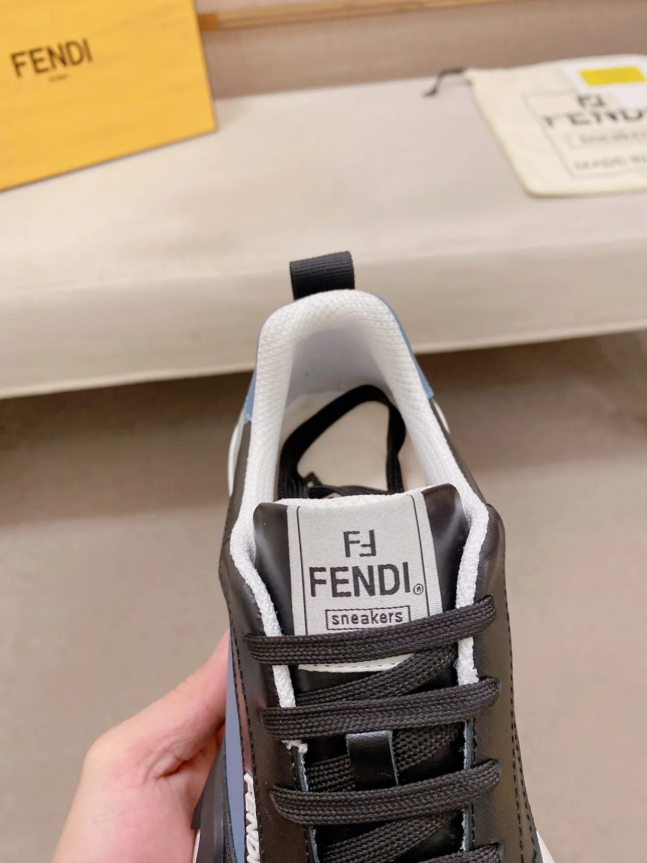 Fendi أسود أزرق كعب منحوت حذاء جلدي علوي سنيكرز كثيفة 4