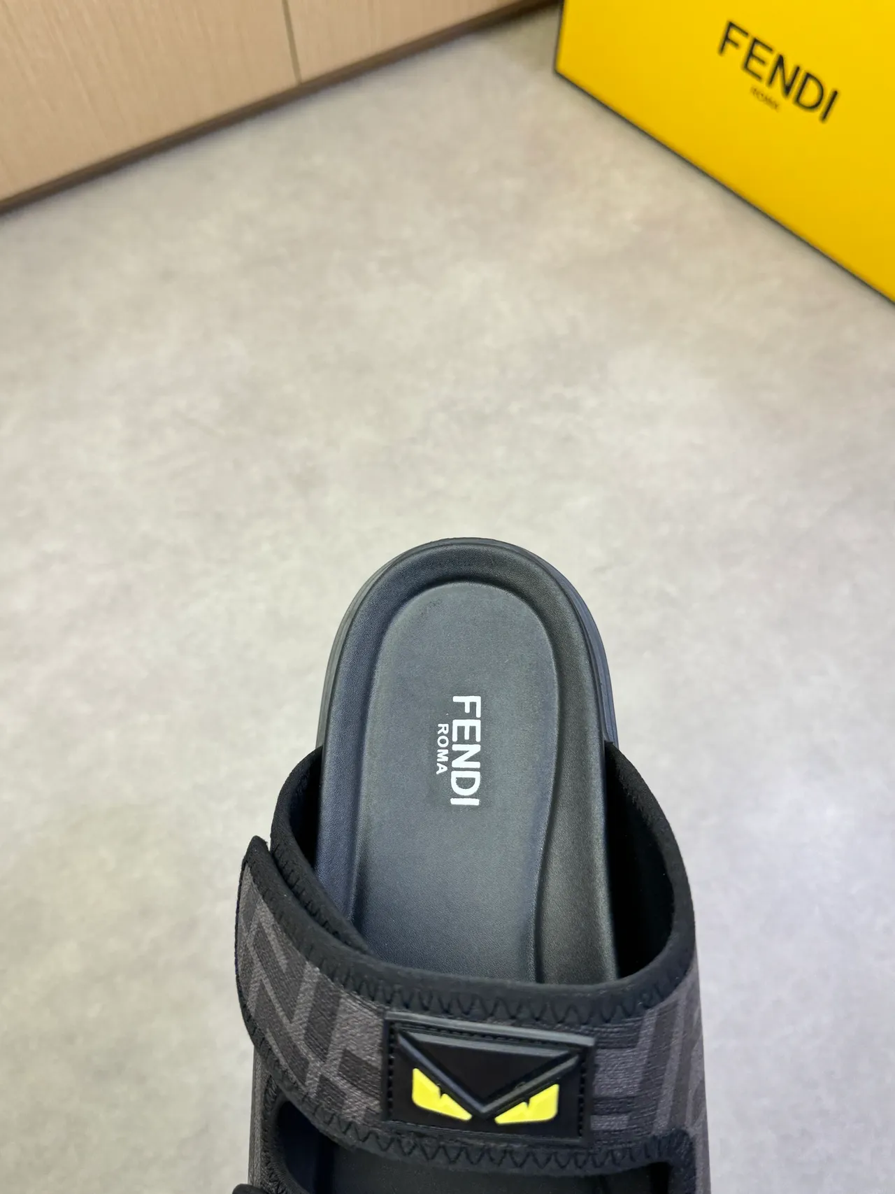 Fendi Preto Marrom Dupla Correia Slide FF Monograma Tecido Sandálias 3