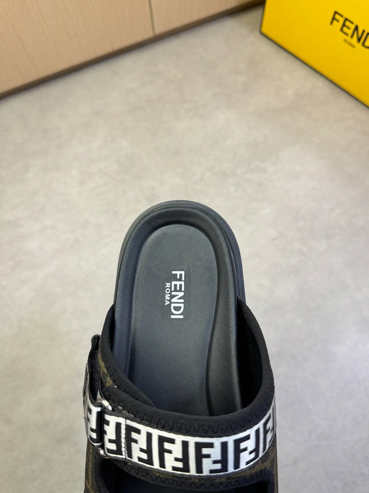 Fendi Preto Marrom Dupla Correia Slide FF Monograma Tecido Sandálias 7
