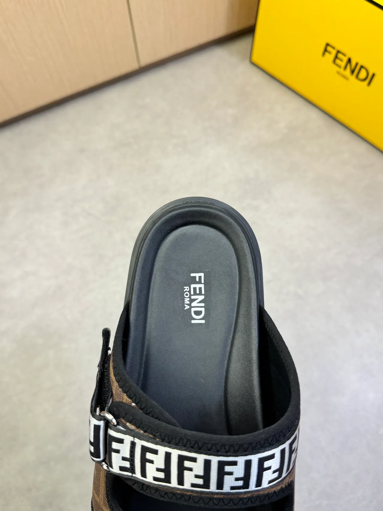 Fendi Preto Marrom Dupla Correia Slide FF Monograma Tecido Sandálias 8