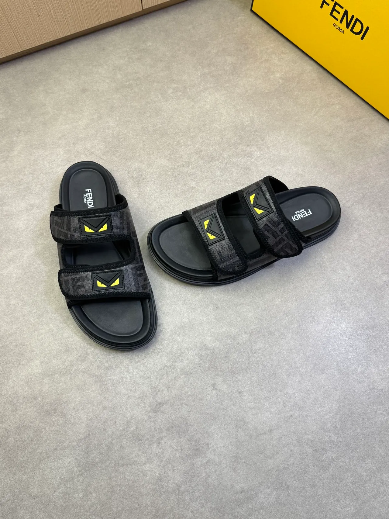 Fendi Preto Marrom Dupla Correia Slide FF Monograma Tecido Sandálias 9