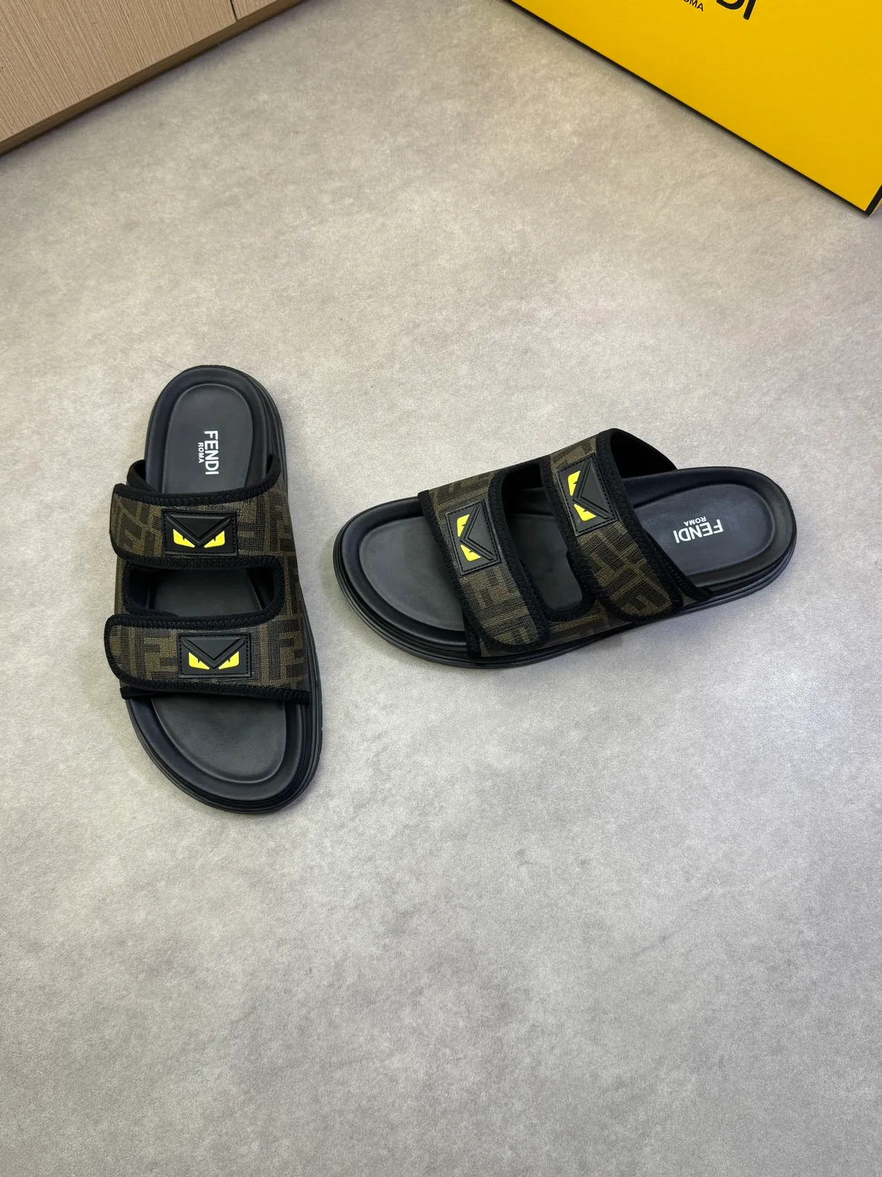 Fendi Preto Marrom Dupla Correia Slide FF Monograma Tecido Sandálias 10
