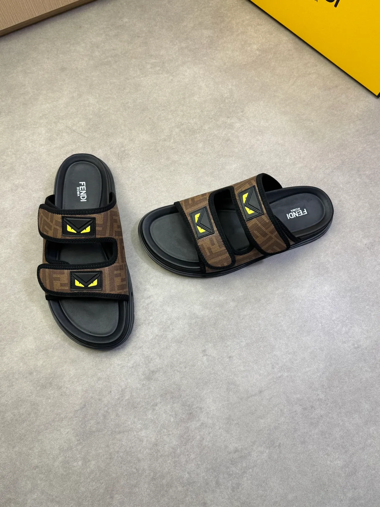 Fendi Preto Marrom Dupla Correia Slide FF Monograma Tecido Sandálias 11