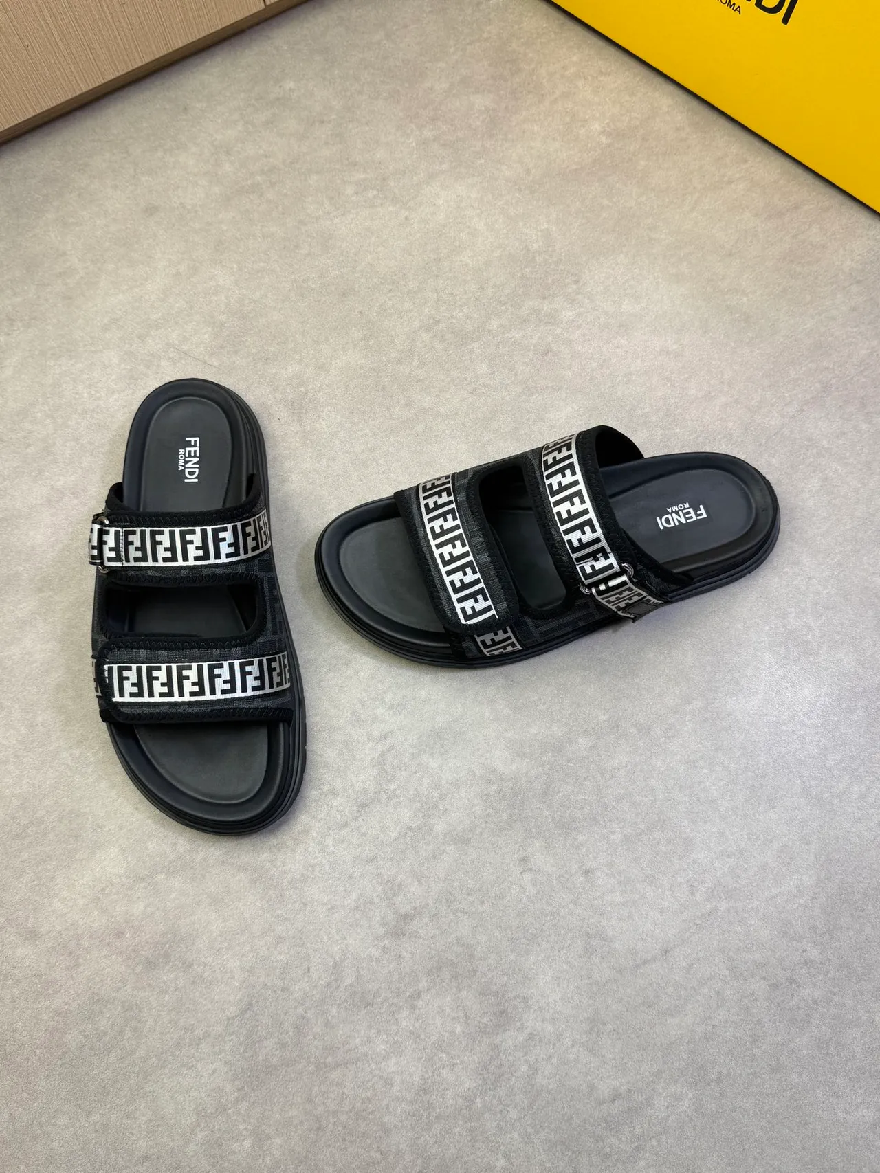 Fendi Preto Marrom Dupla Correia Slide FF Monograma Tecido Sandálias 12