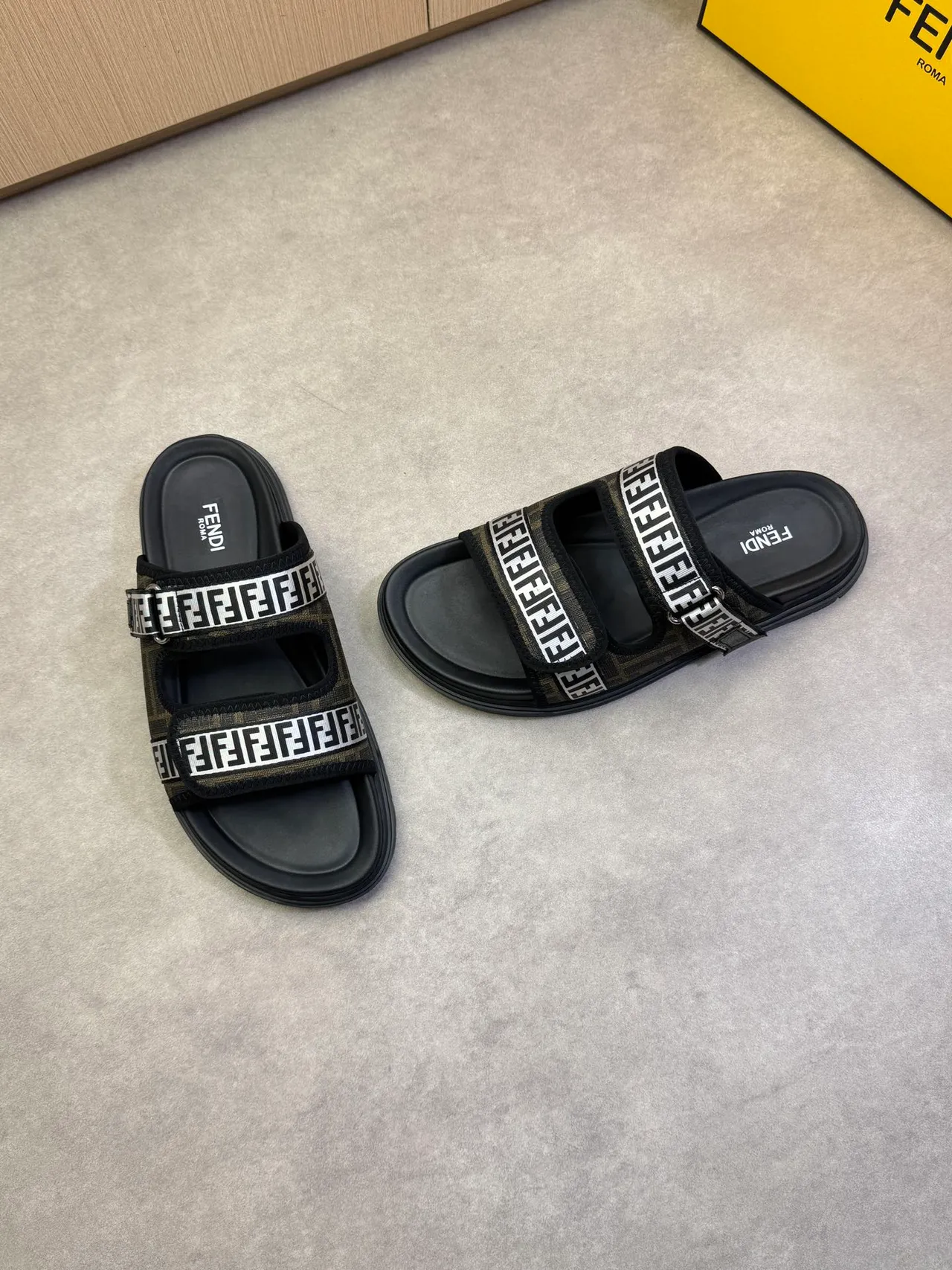 Fendi Preto Marrom Dupla Correia Slide FF Monograma Tecido Sandálias 13
