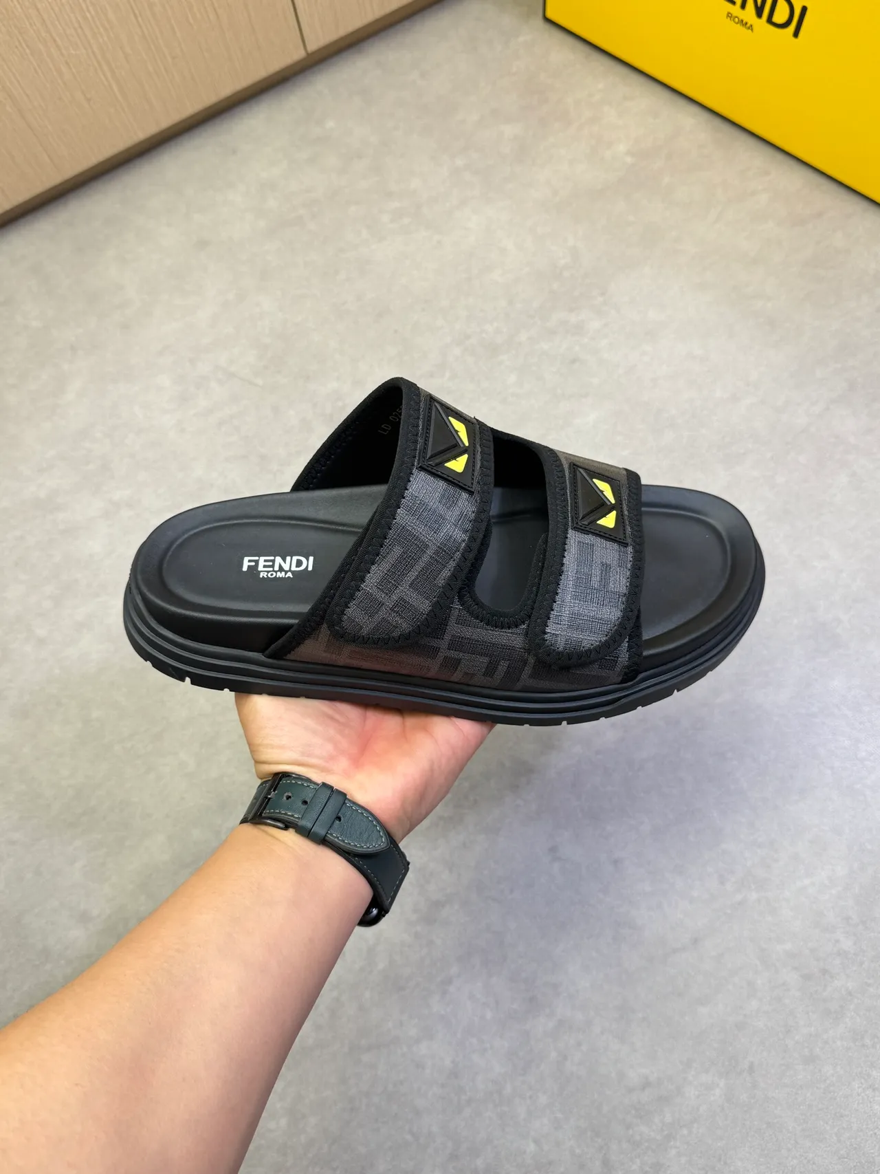 Fendi Preto Marrom Dupla Correia Slide FF Monograma Tecido Sandálias 15