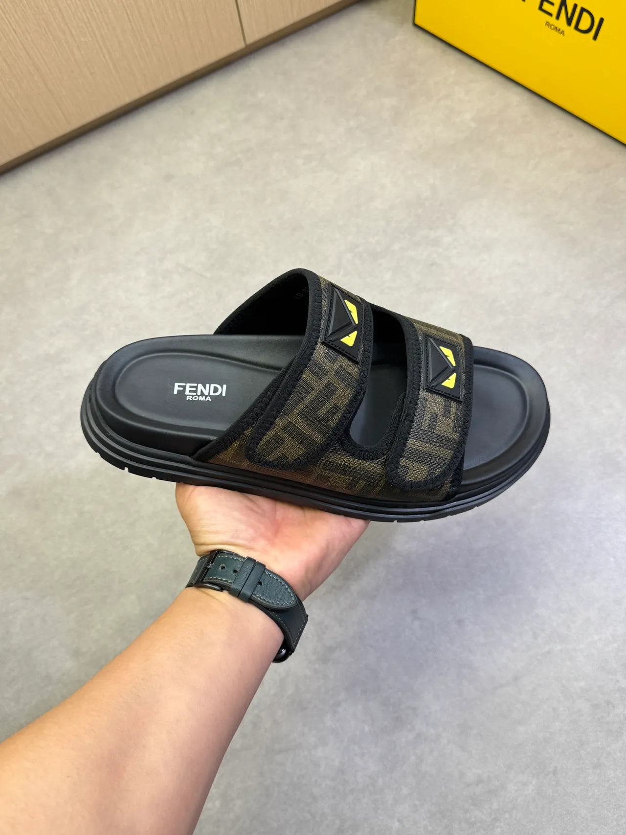 Fendi Preto Marrom Dupla Correia Slide FF Monograma Tecido Sandálias 16