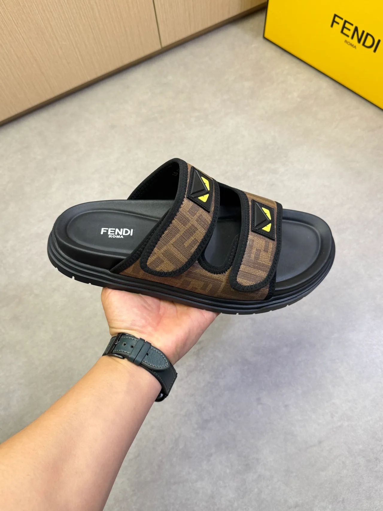 Fendi Preto Marrom Dupla Correia Slide FF Monograma Tecido Sandálias 17