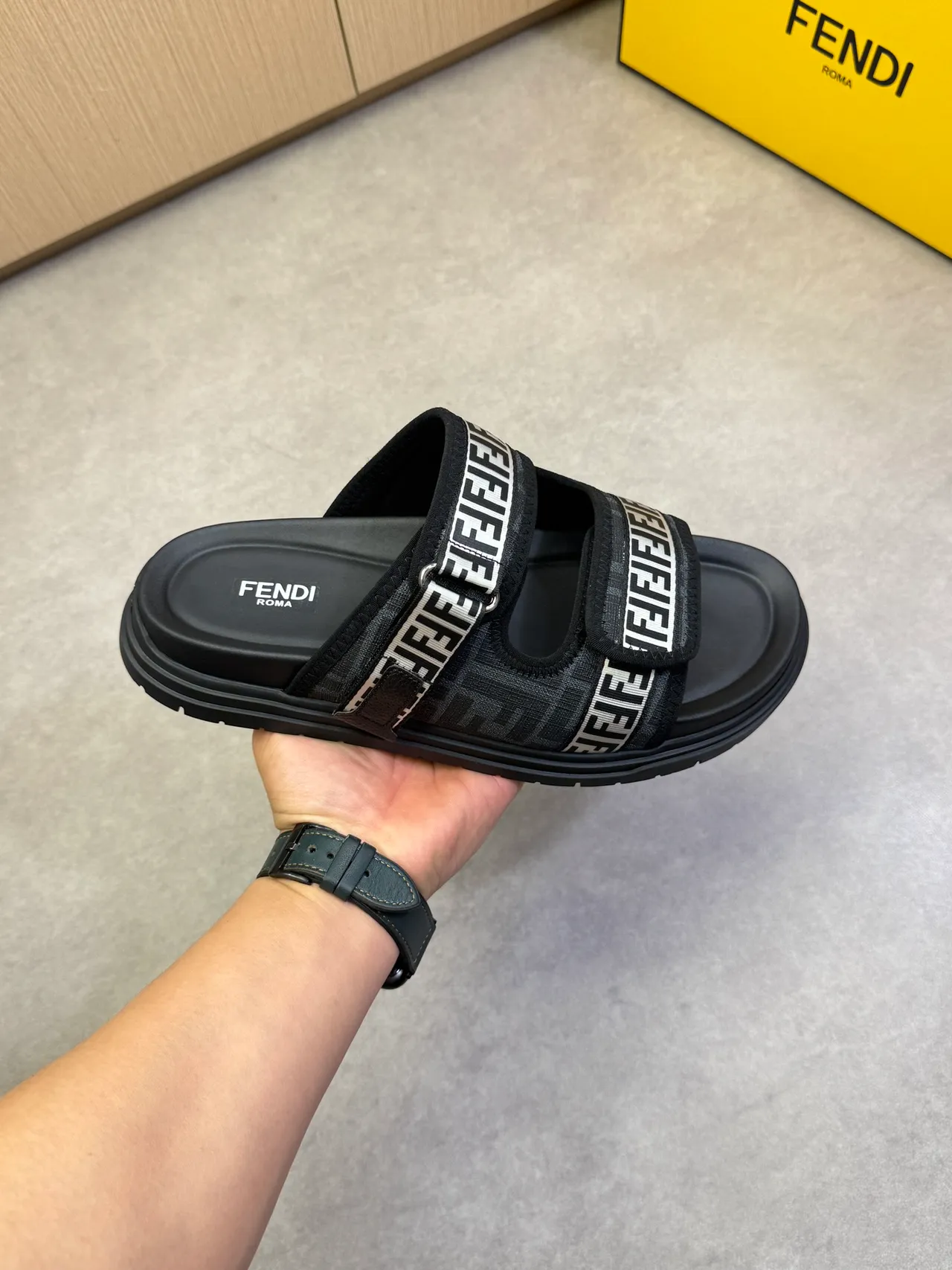 Fendi Preto Marrom Dupla Correia Slide FF Monograma Tecido Sandálias 18