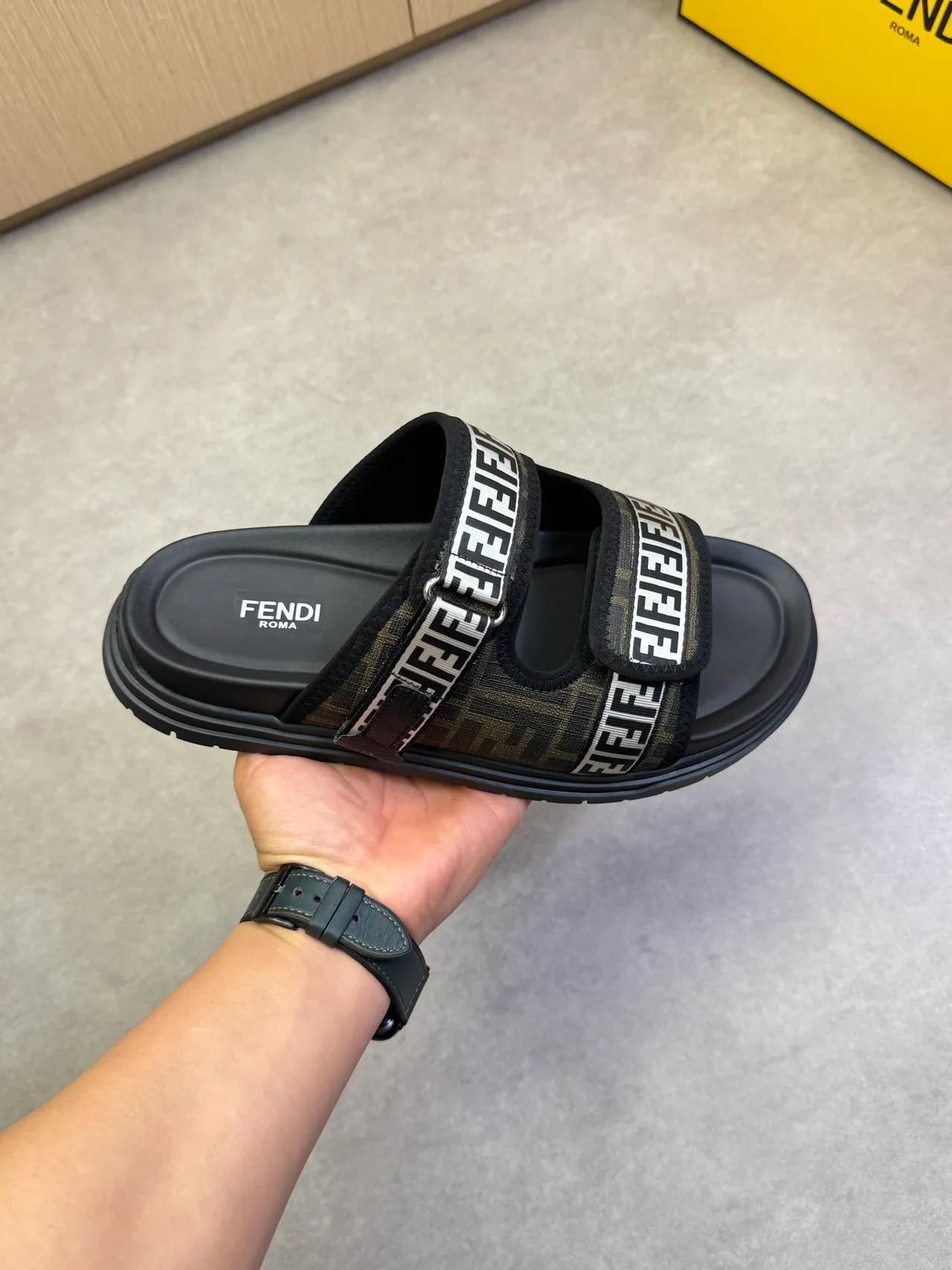 Fendi Preto Marrom Dupla Correia Slide FF Monograma Tecido Sandálias 19