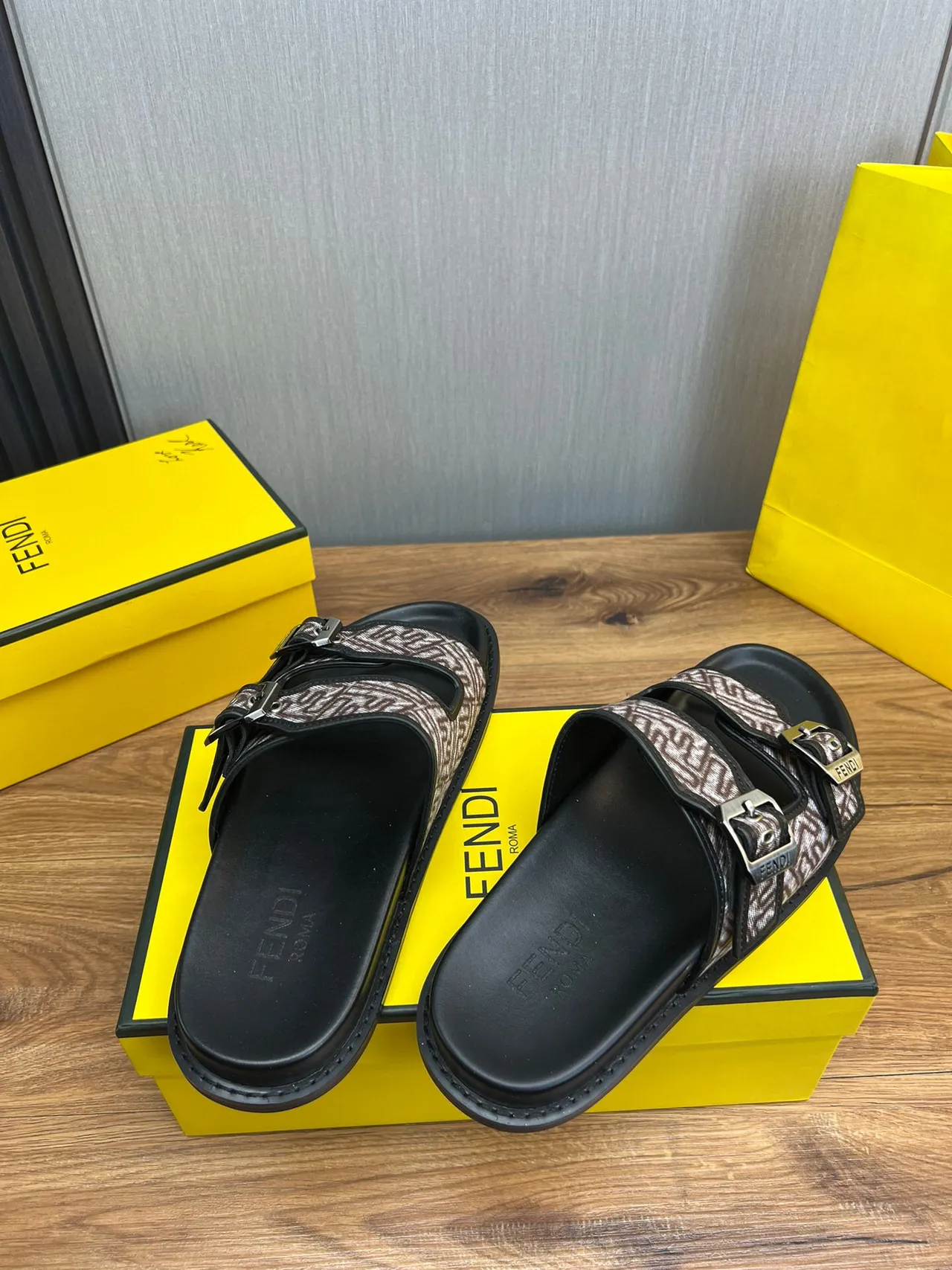Fendi Marron Noir Fermeture à Double Boucle Tissu Monogrammé Sangles Chaussons 7