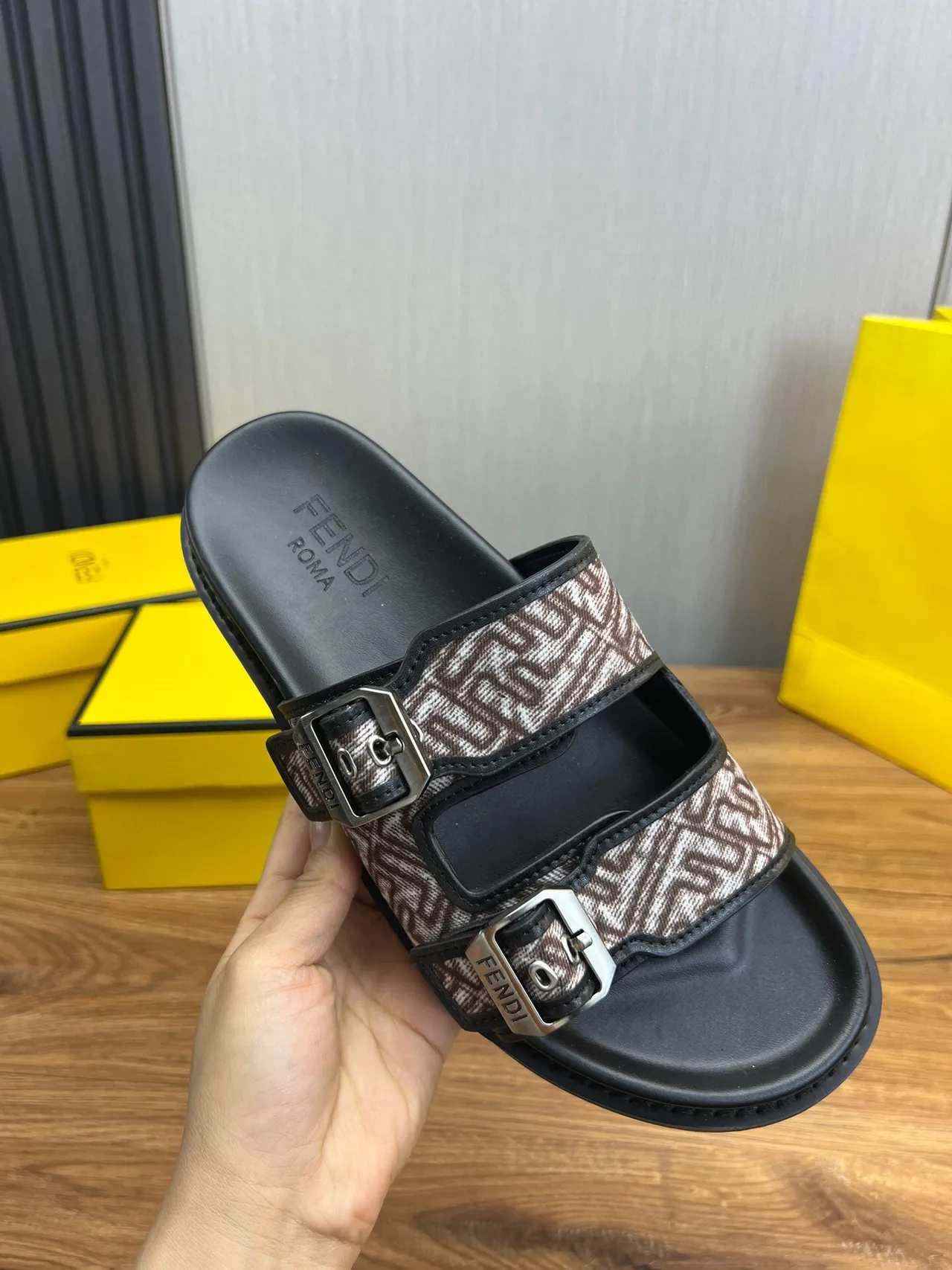 Fendi Marron Noir Fermeture à Double Boucle Tissu Monogrammé Sangles Chaussons 8