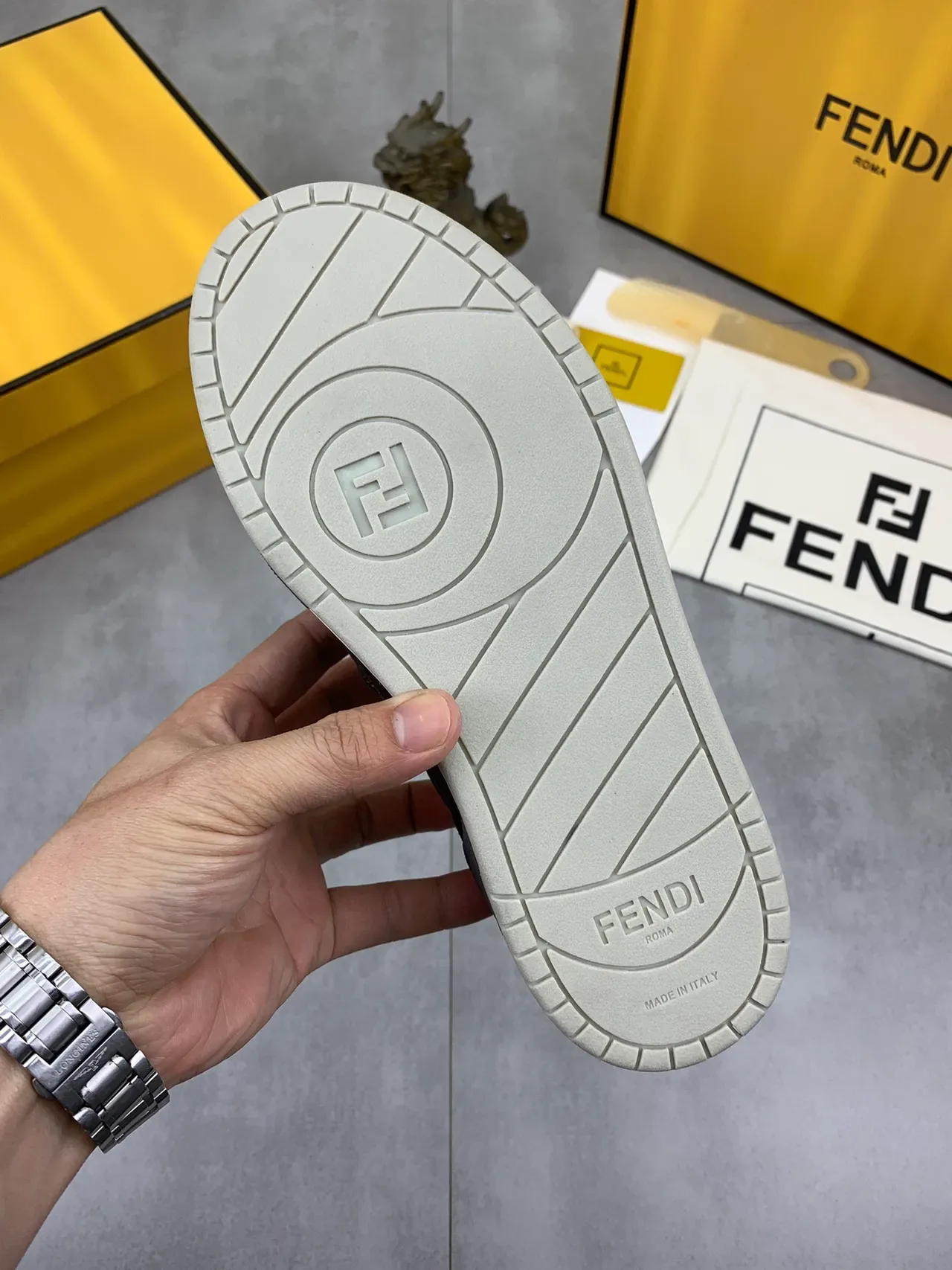 Sneakers Lifestyle Fendi Marrom Preto FF Monograma Têxtil Painéis de Camurça 3