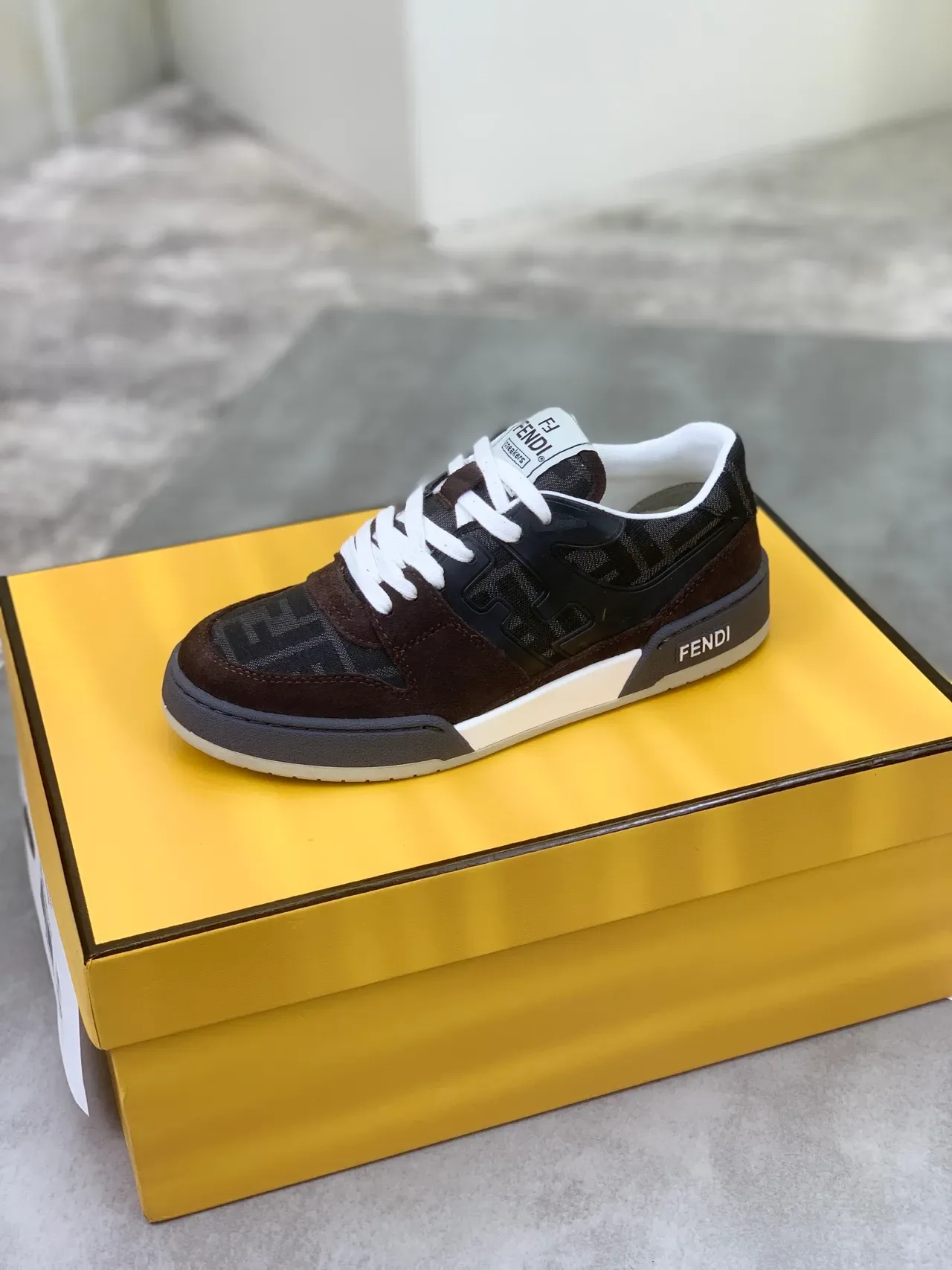 Sneakers Lifestyle Fendi Marrom Preto FF Monograma Têxtil Painéis de Camurça 5
