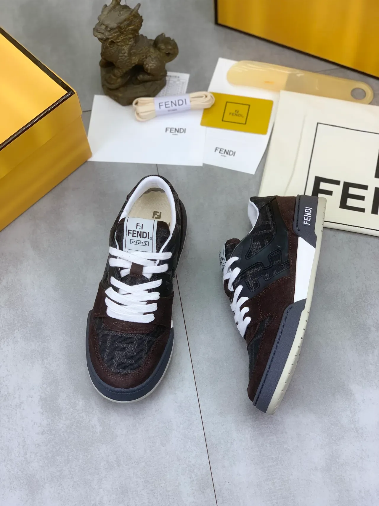 Sneakers Lifestyle Fendi Marrom Preto FF Monograma Têxtil Painéis de Camurça 6