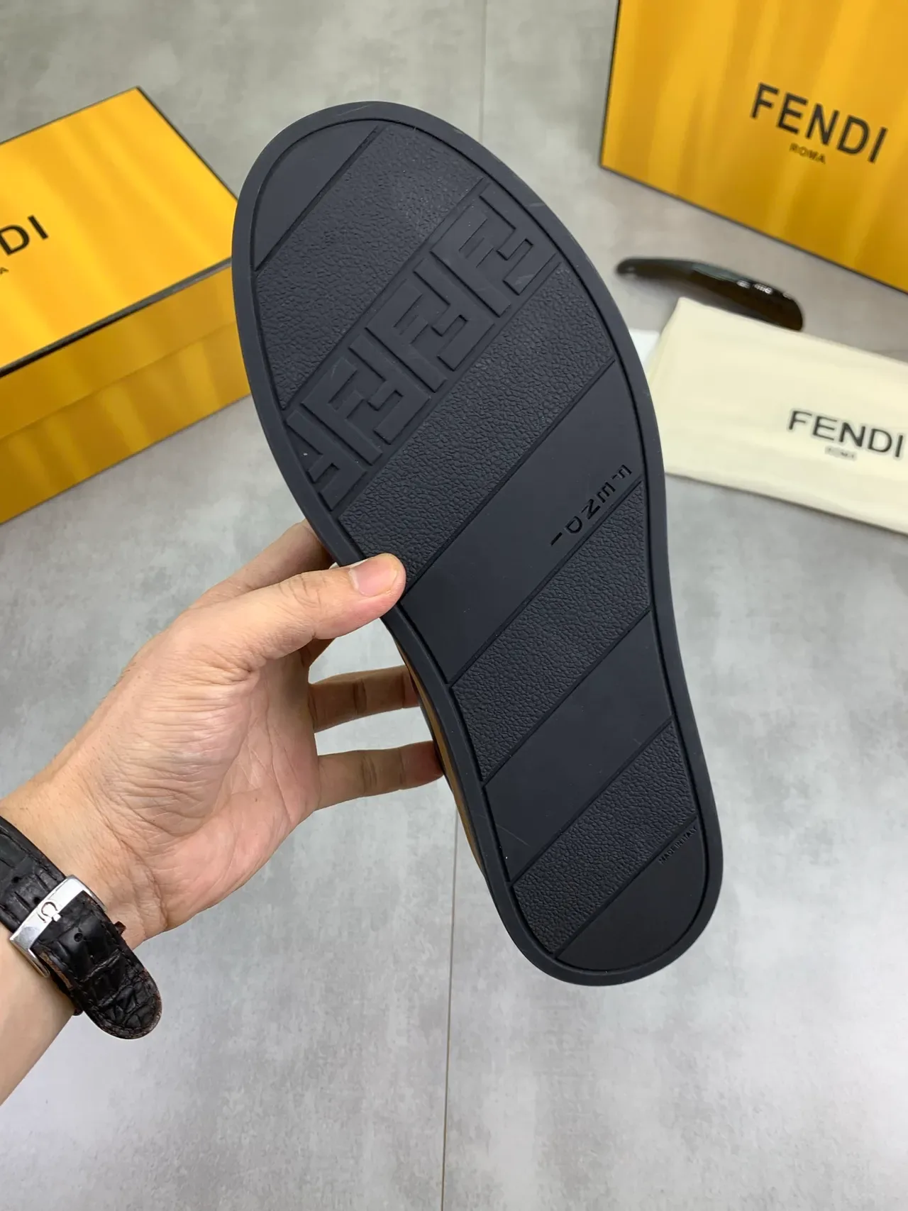 Fendi By The Way Noir Beige Slip-On Cuir Supérieur Sneakers Lifestyle 4