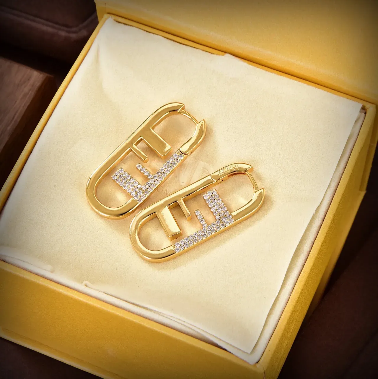 Fendi FF Logo Crystal-Pavé Boucles d'oreilles créoles en or 4
