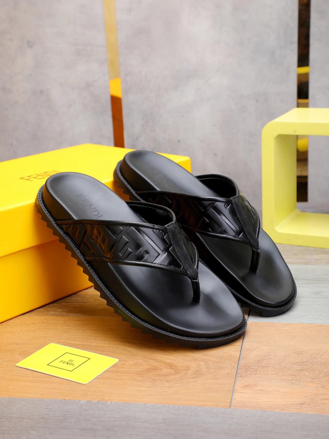 Fendi FF Logo Flip-Flops chinelos pretos 8