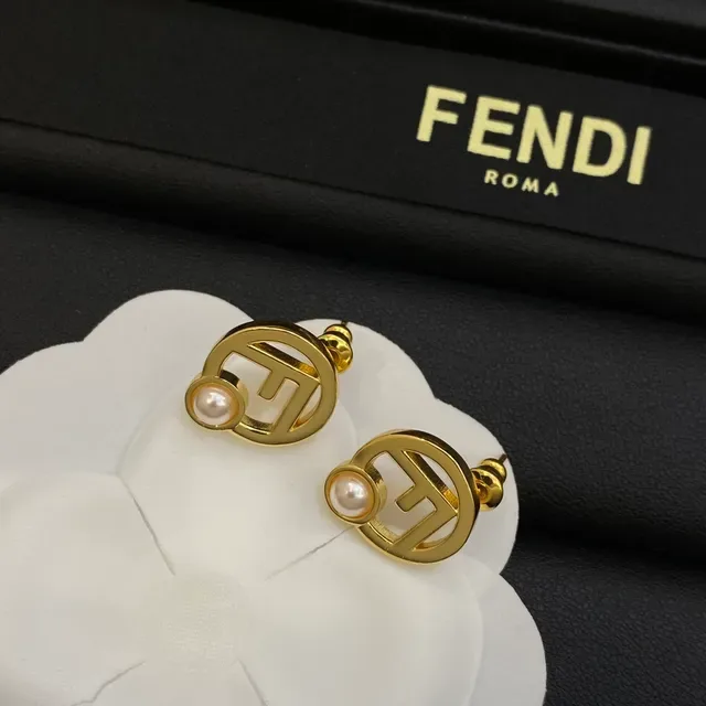 Fendi FF Logo أقراط لؤلؤ ستود 3