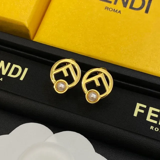 Fendi FF Logo أقراط لؤلؤ ستود 4