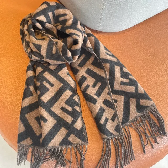 Fendi FF Monogram écharpe cachemire beige et noir 3
