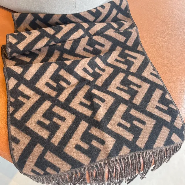 Fendi FF Monogram écharpe cachemire beige et noir 6
