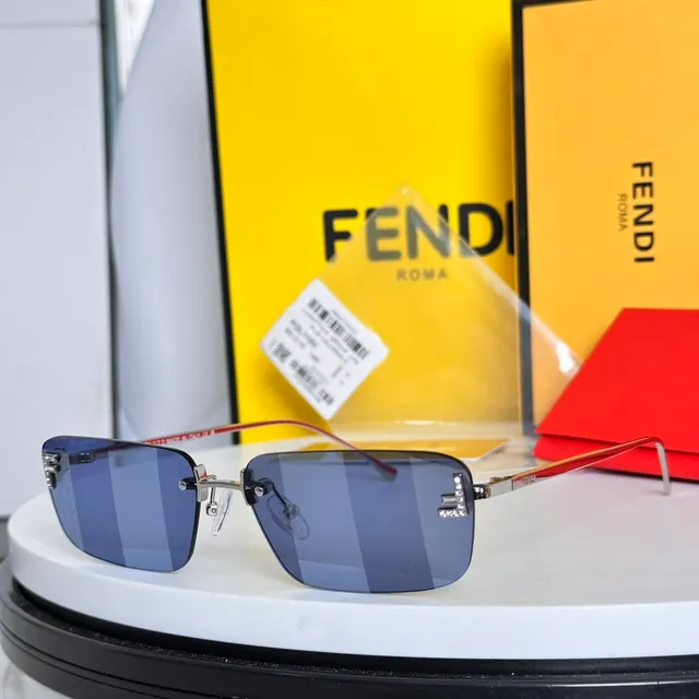 Fendi FF Rectangular Crystal-Embellished Brown Gradient Sunglasses 7