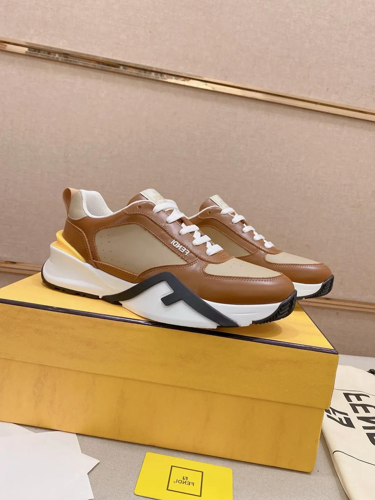 Fendi First Marrom Bege Multi-Material Parte Superior Esculpido Solado Intermediário Tênis Estilo de Vida 5