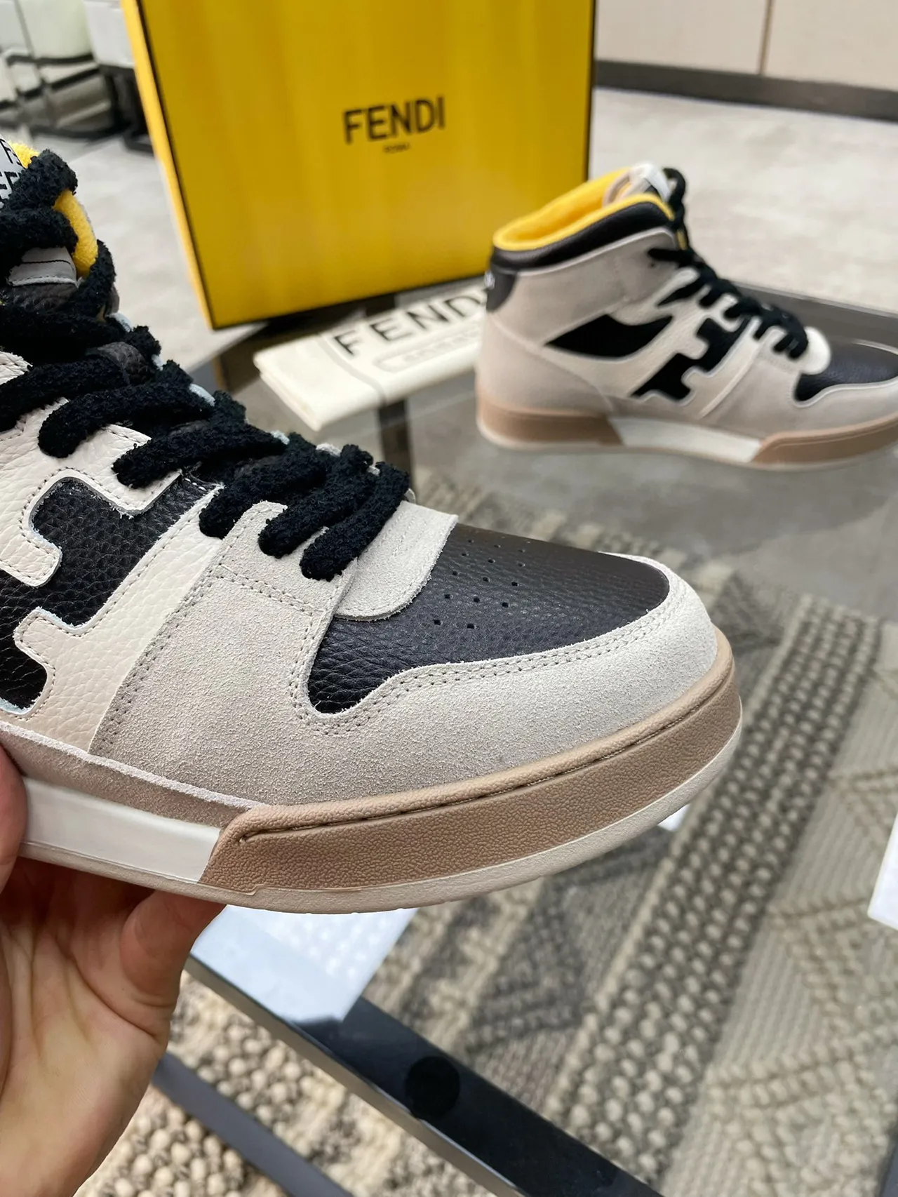 Fendi H-Logo حذاء رياضي عالي الارتفاع رمادي أسود أصفر نمط حياة حذاء رياضي 4