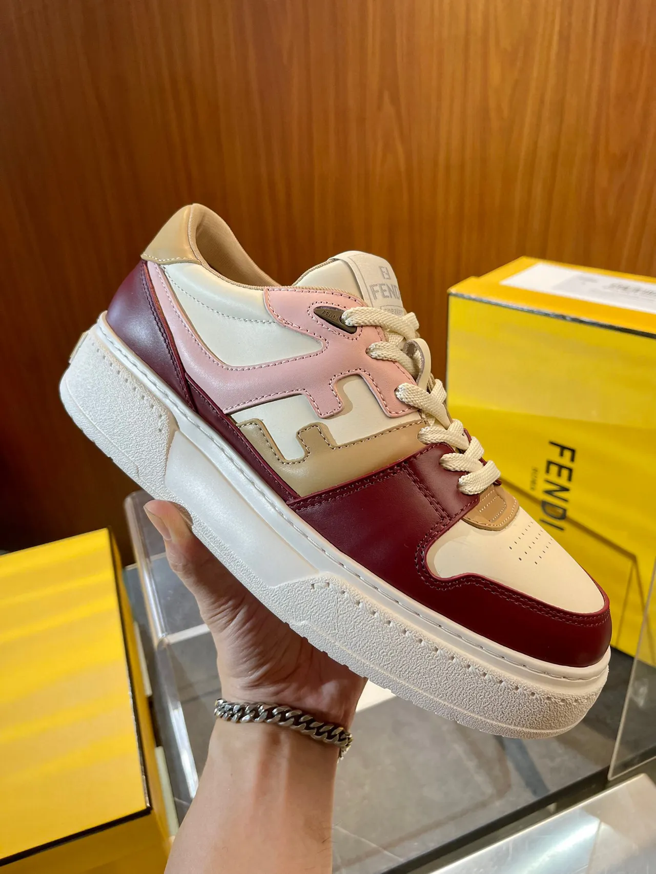 Fendi Multi-panneau Bordeaux Beige Rose Style de vie Sneakers 2