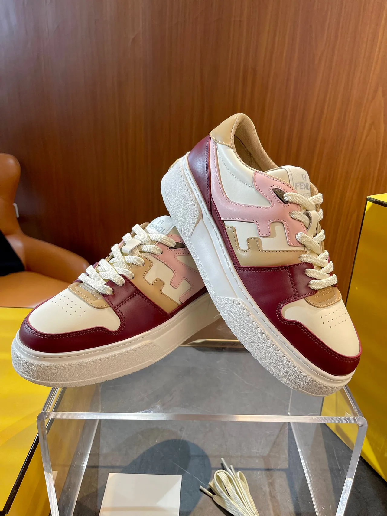 Fendi Multi-panneau Bordeaux Beige Rose Style de vie Sneakers 5