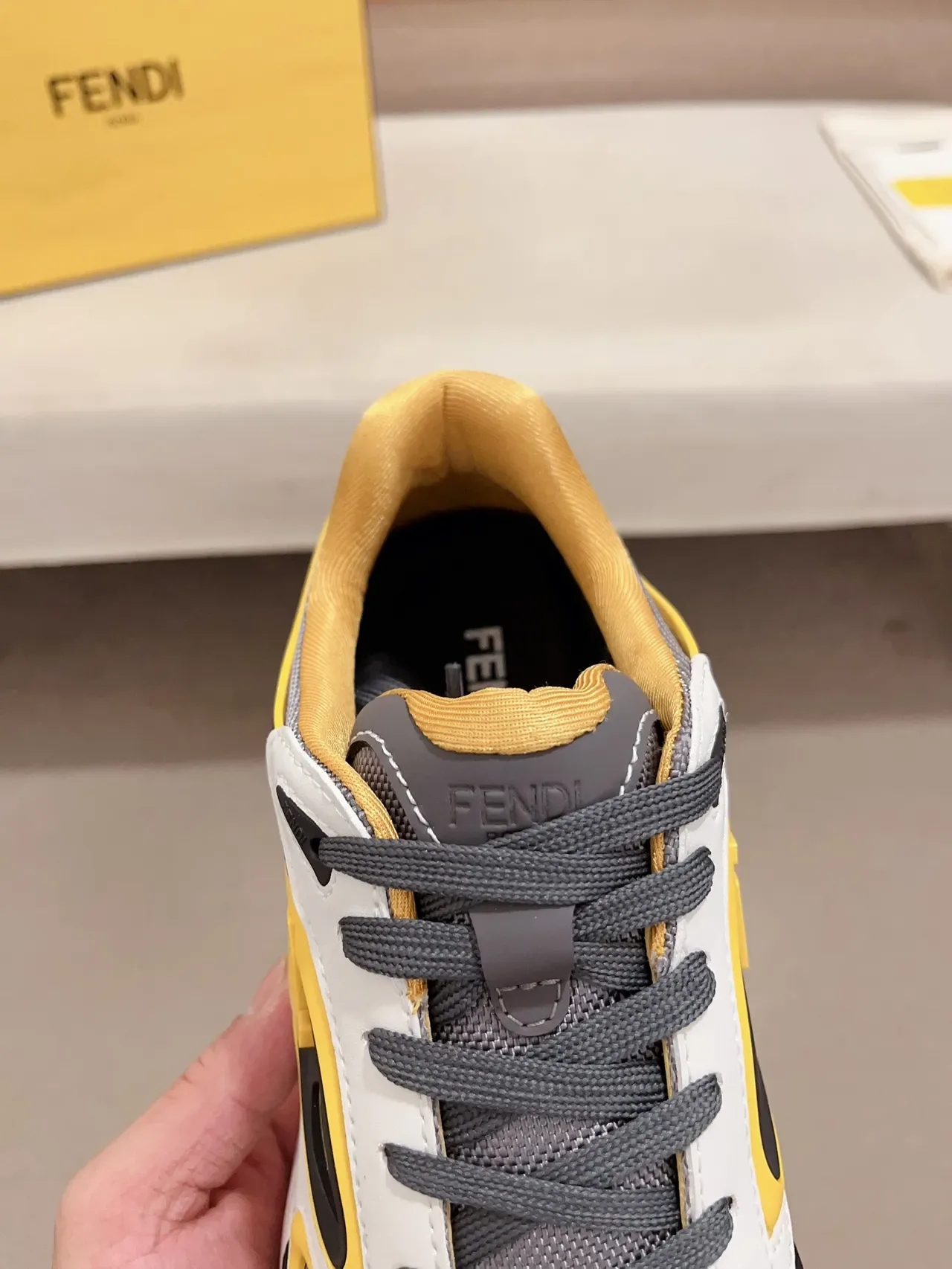 Fendi Blanc Jaune Chunky Sculpted Midsole Maillage et Cuir Sneakers Lifestyle 4