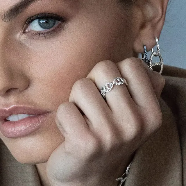 APM Monaco Interlocking Oval Pavé Ring 3