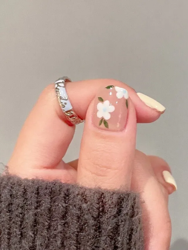 Beige White Enamel-Coated Script-Engraved Ring 4