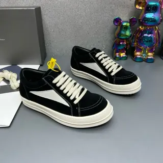 أحذية رياضية سوداء وبيضاء بلون هندسي low-top