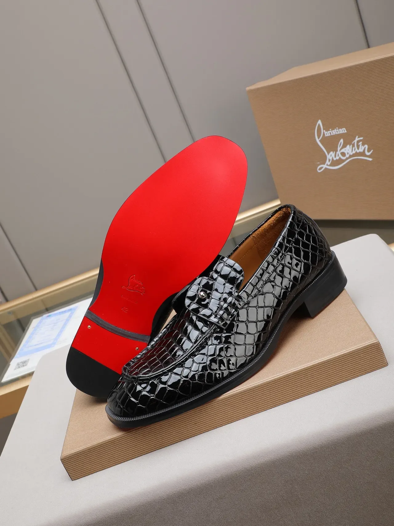 Black Brown Glossy Croc-Embossed Leather Moc-Toe Stitching Loafer 4