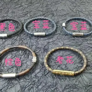 Bracelete de Cordão Trançado Preto e Dourado com Fecho de Metal