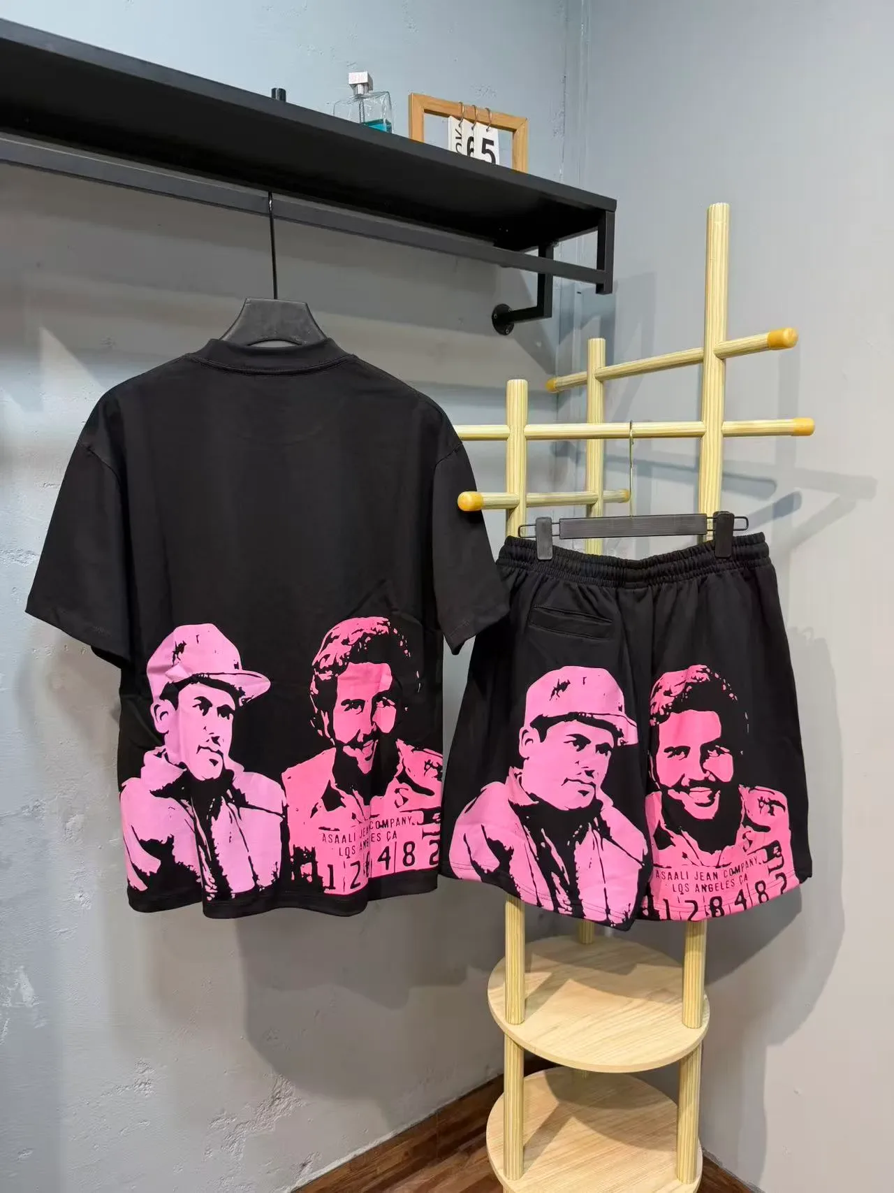 Black Graphic Print Crewneck T-Shirt 8