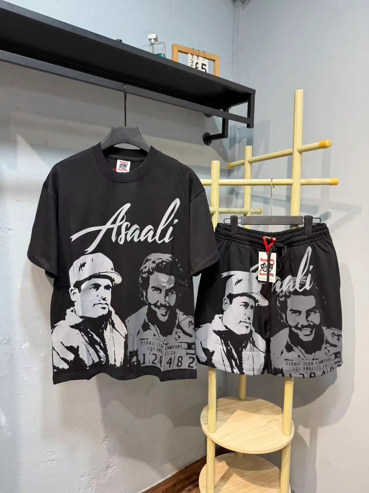 Black Graphic Print Crewneck T-Shirt 11