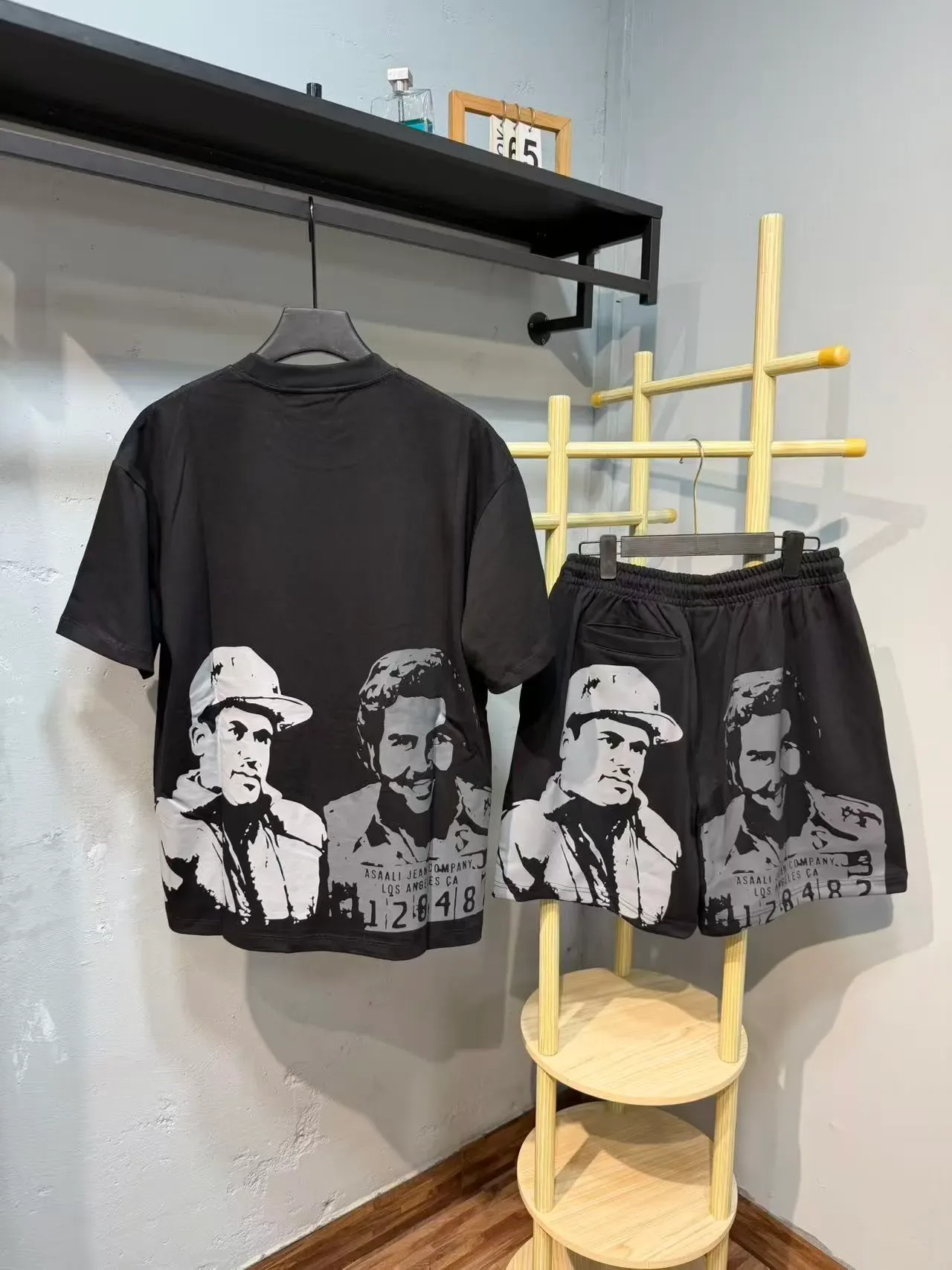 Black Graphic Print Crewneck T-Shirt 12