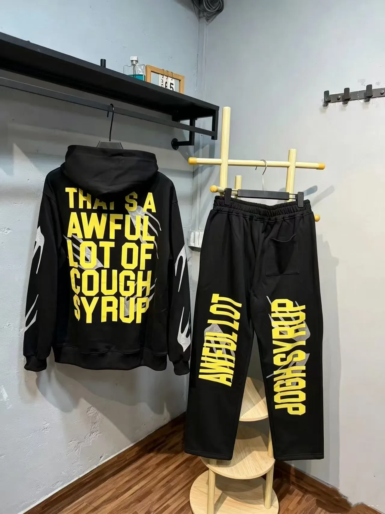 Black Graphic Swallow Motif Hoodie and Sweatpants Tracksuit 2
