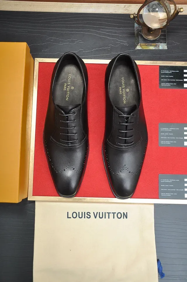 Black Leather Closed-Lace Oxford-Style Brogue 2