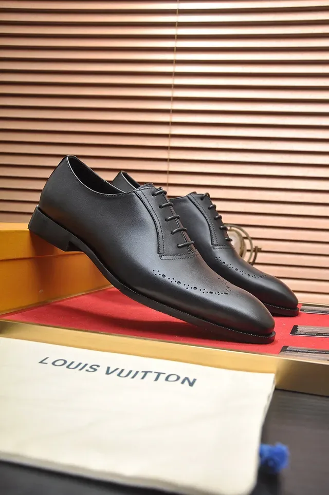 Black Leather Closed-Lace Oxford-Style Brogue 3