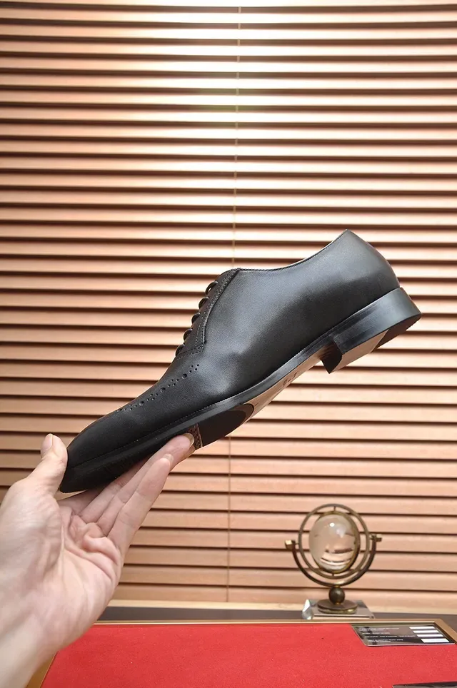 Black Leather Closed-Lace Oxford-Style Brogue 5